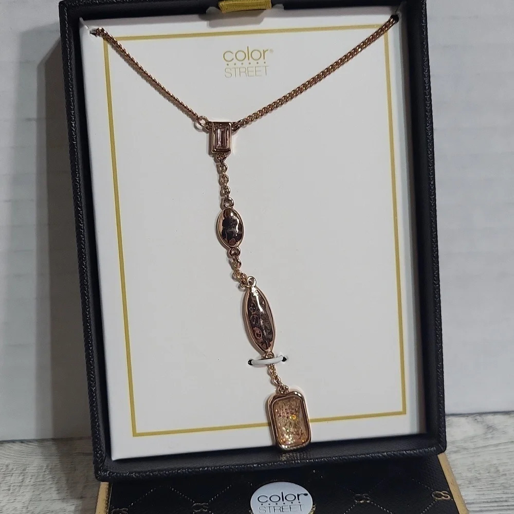 Color Street Necklace with Toyko Lights Accent Rose Gold Color NEW